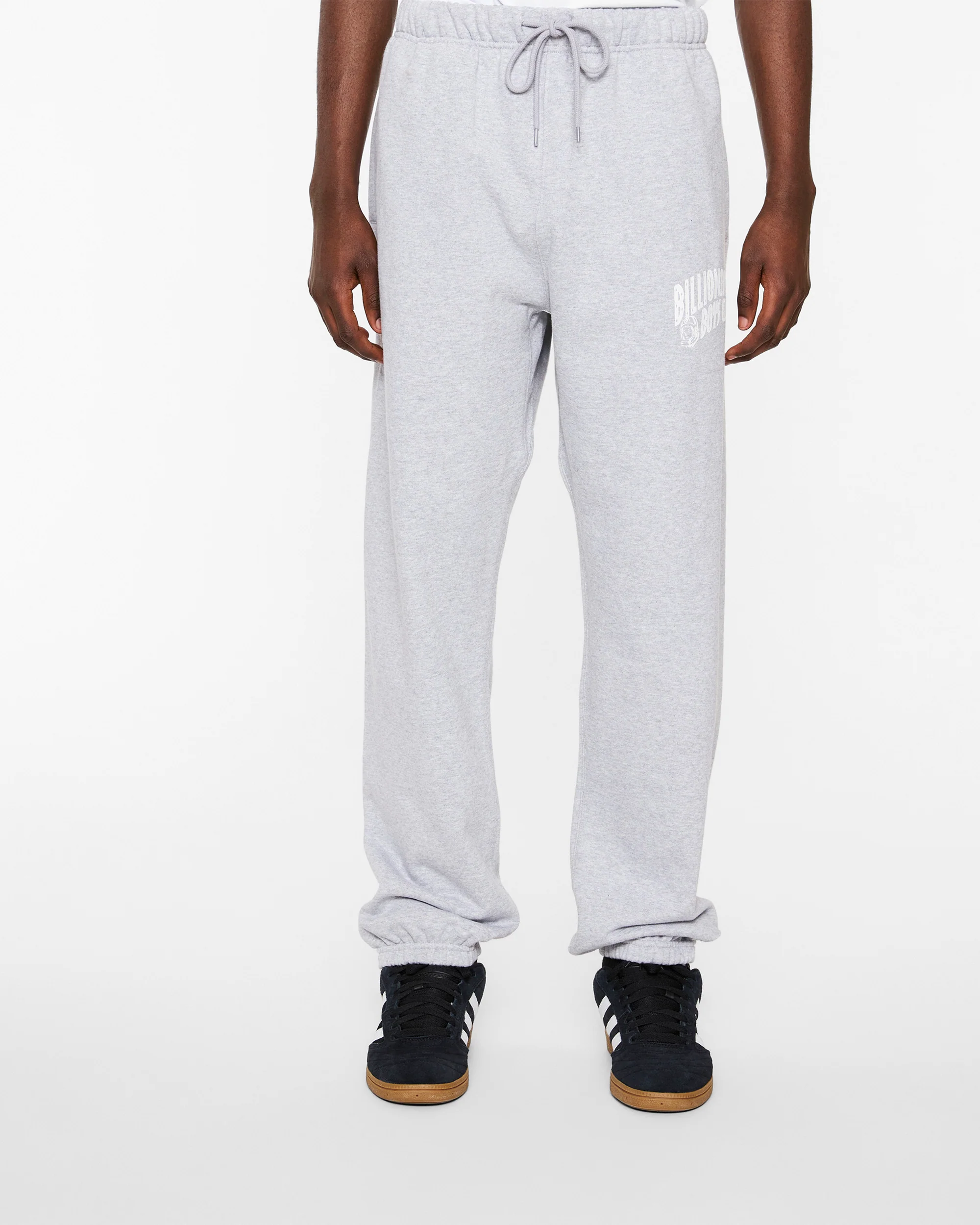 Classic Curve Logo Sweatpant - Macdery