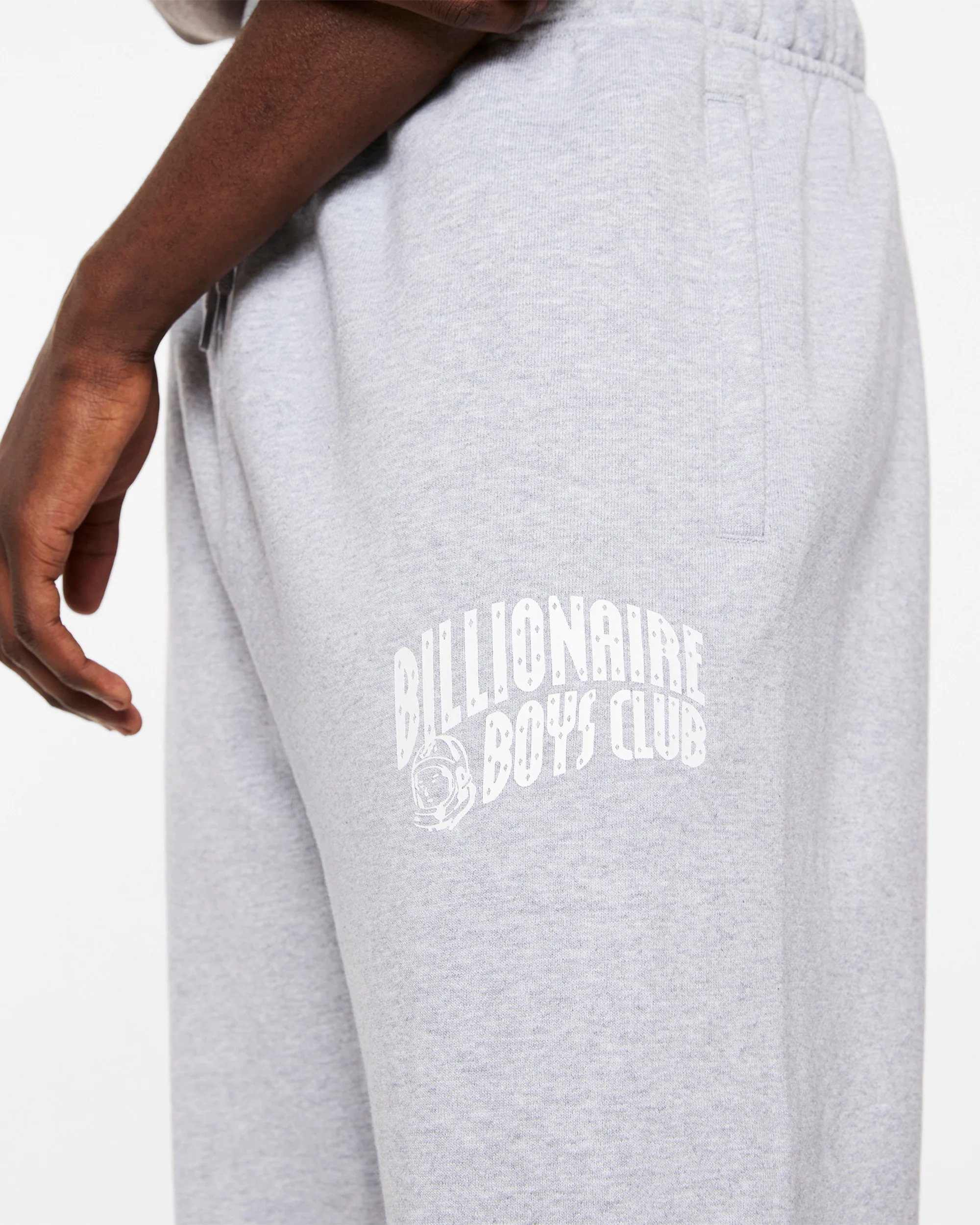 Classic Curve Logo Sweatpant - Macdery